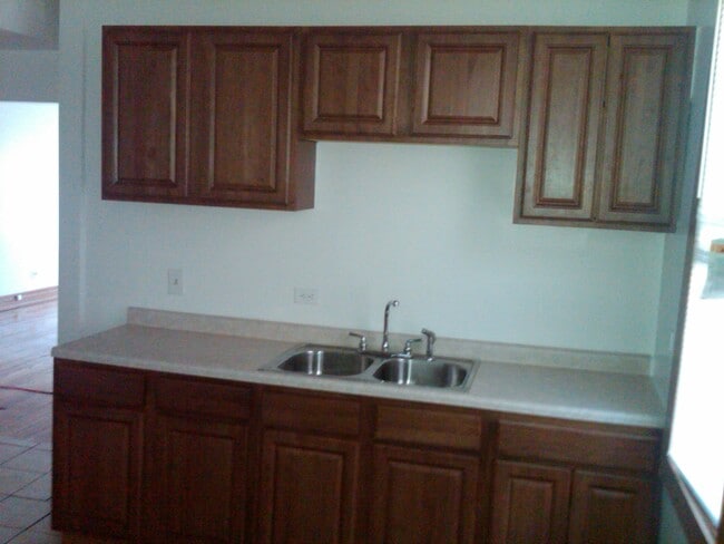 910 W 77th St, Unit 1 in Chicago, IL - Foto de edificio - Building Photo