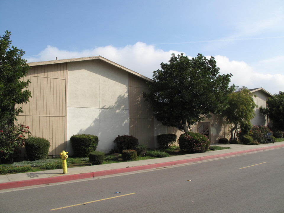 2343 E Garvey Ave N in West Covina, CA - Foto de edificio