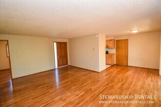 1183 Skipper Ave in Eugene, OR - Foto de edificio - Building Photo