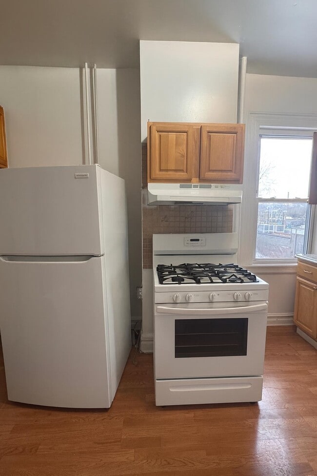 318 Randolph Ave in Jersey City, NJ - Building Photo - Building Photo