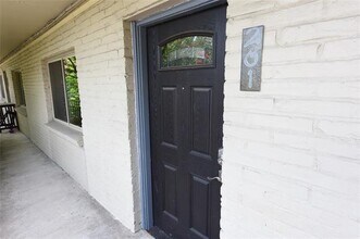 1202 Newning Ave in Austin, TX - Foto de edificio - Building Photo