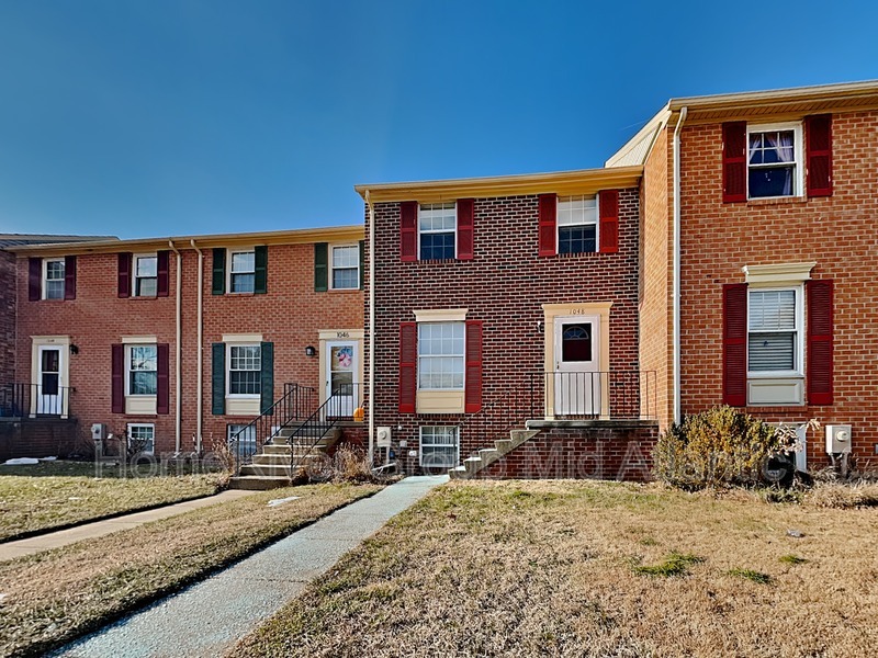 1048 Saybrook Harbour in Pasadena, MD - Foto de edificio