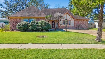 1006 Bolton Dr in Missouri City, TX - Building Photo