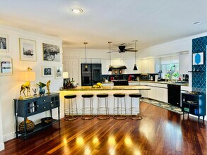 1728 NE 40th St in Oakland Park, FL - Building Photo - Building Photo