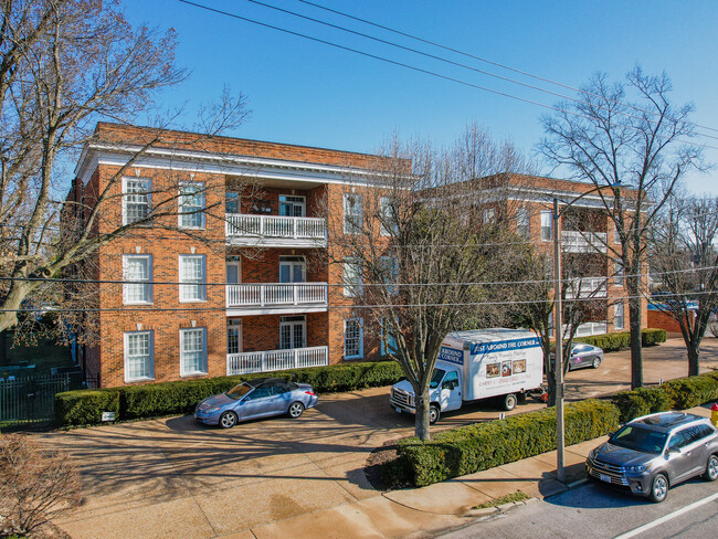 Adams Court Condominiums in Kirkwood, MO - Building Photo - Building Photo