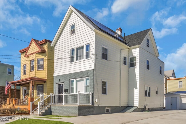 property at 11 E 43rd St