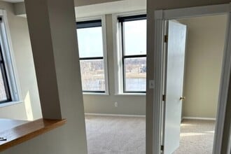 Block V in Grand Forks, ND - Foto de edificio - Building Photo