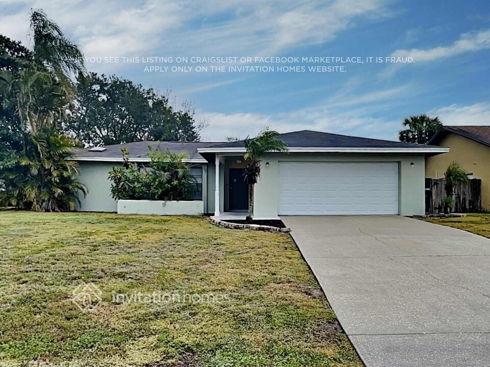 2046 Ryan Way in Winter Haven, FL - Foto de edificio