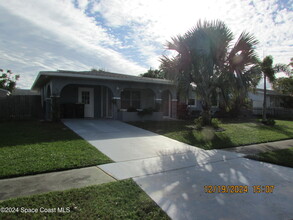 3294 Galleon Ave NE in Palm Bay, FL - Foto de edificio - Building Photo
