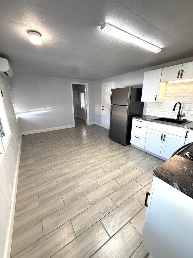 1112 50th Ave Dr W in Bradenton, FL - Building Photo - Building Photo