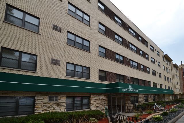 property at 535 W Aldine Ave