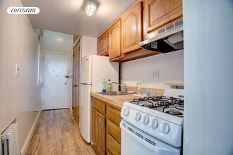 83 W Washington Pl in New York, NY - Building Photo - Building Photo