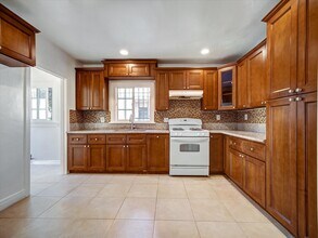 243 N Berendo St in Los Angeles, CA - Foto de edificio - Building Photo