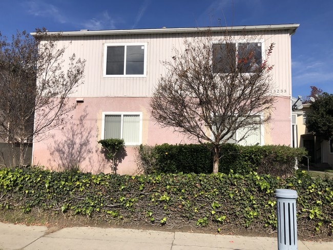 13233 Oxnard St, Unit 4 in Los Angeles, CA - Building Photo - Building Photo