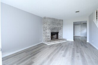 4624 W Orange St in Pearland, TX - Building Photo - Building Photo