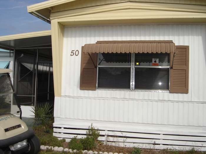 Shangri-La Mobile Home Park in Lakeland, FL - Foto de edificio