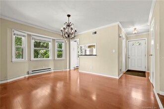25 Indian Harbor Dr in Greenwich, CT - Building Photo - Building Photo