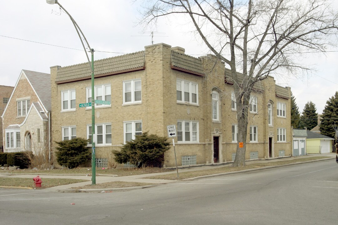 2502 N Leclaire Ave in Chicago, IL - Building Photo