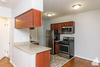 3706 N Sheffield Ave, Unit 404 in Chicago, IL - Building Photo - Building Photo