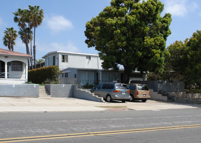 1536 Pacific Beach Dr in San Diego, CA - Building Photo - Building Photo