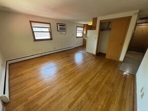 2212 Regent St, Unit #c in Madison, WI - Building Photo - Building Photo