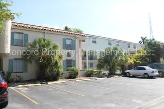 1505 SW 2nd St-Unit -206 in Fort Lauderdale, FL - Foto de edificio - Building Photo
