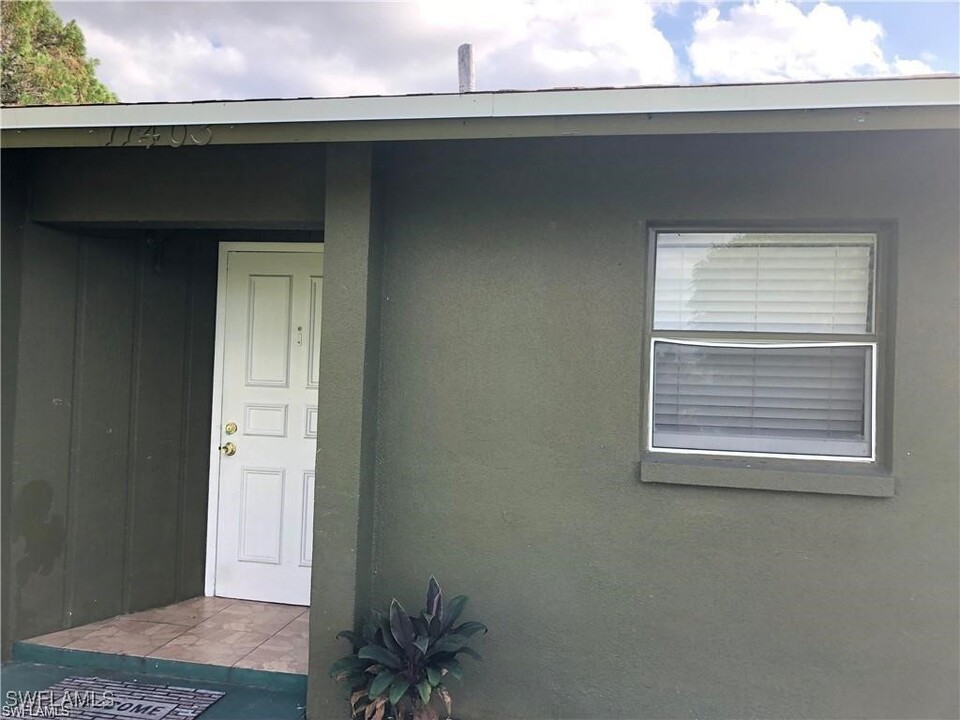 11401 Char Ann Dr in Ft. Myers, FL - Foto de edificio