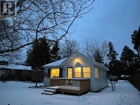 851 Lake Dr E in Georgina, ON - Building Photo