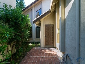 1925 Amalfi Way in Mountain View, CA - Foto de edificio - Building Photo