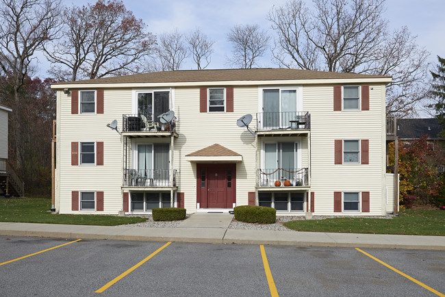 Countryside Terrace in Attleboro, MA - Foto de edificio - Building Photo