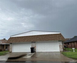 700 W Iris Ave in McAllen, TX - Building Photo