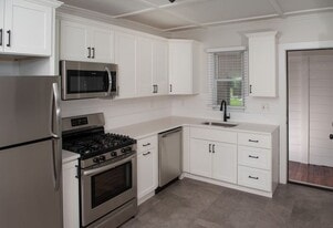 17 Granite St in Saratoga Springs, NY - Building Photo