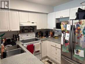 5 Festive Private in Ottawa, ON - Building Photo - Building Photo