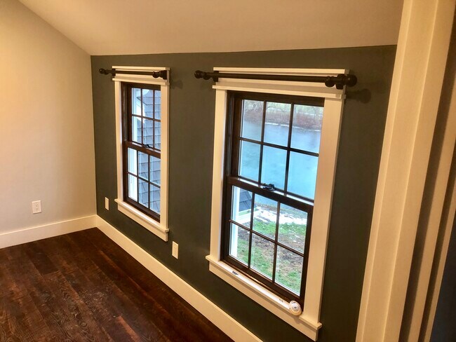 91 S 91st St, Unit Upper in Niagara Falls, NY - Building Photo - Building Photo