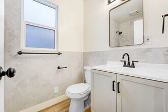 12056 Culver Blvd, Unit 12056 in Los Angeles, CA - Foto de edificio - Building Photo