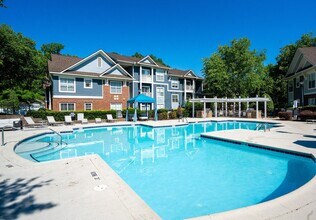 Lenox at Patterson Place in Durham, NC - Foto de edificio - Building Photo