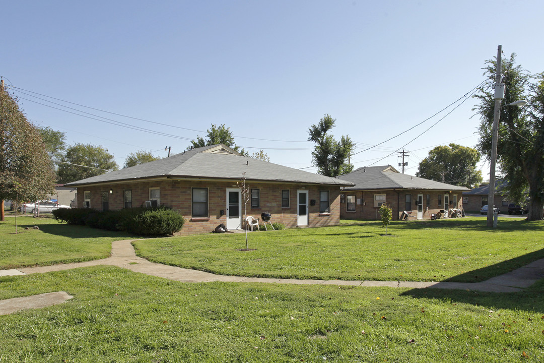 Jennings Garden in Jennings, MO - Building Photo