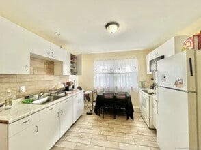 130 Branford St in Hartford, CT - Building Photo - Building Photo