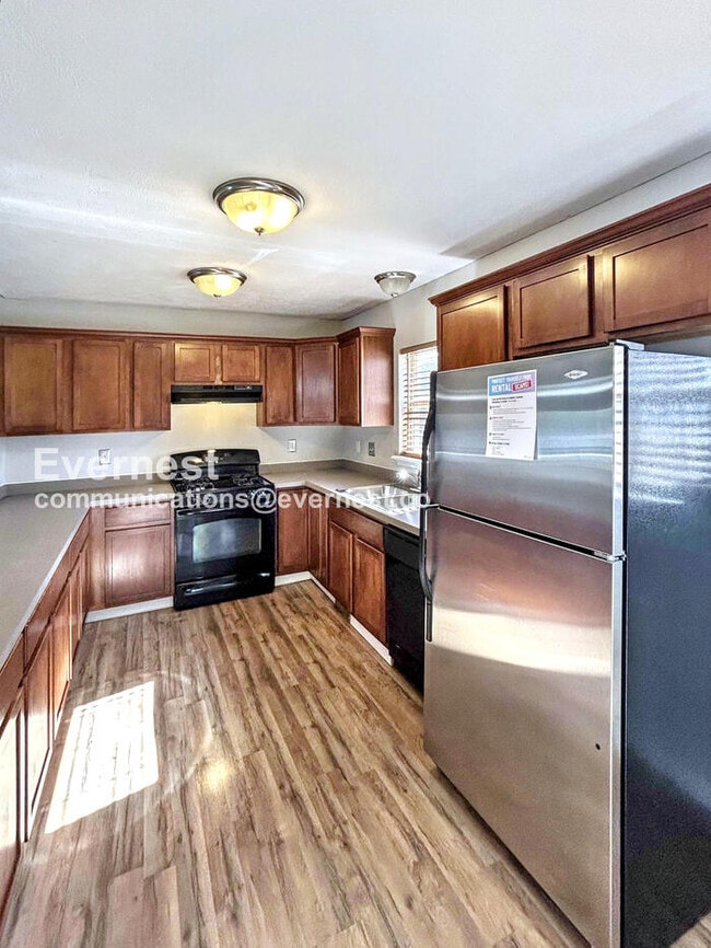 4072 Cedar Ave in Cleveland, OH - Foto de edificio - Building Photo