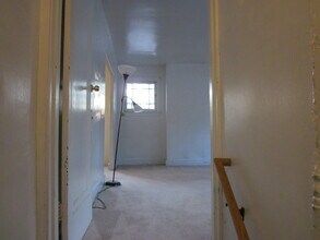 5900 Phillips Ave, Unit appartment in Pittsburgh, PA - Building Photo - Building Photo