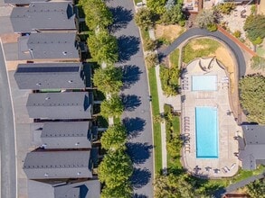 20565 Sun Meadow Way in Bend, OR - Foto de edificio - Building Photo