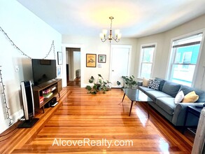 24 Burnham St, Unit 2 in Somerville, MA - Building Photo - Building Photo