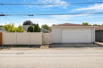 4640 W 97th Pl in Oak Lawn, IL - Building Photo - Building Photo