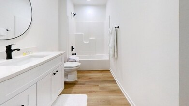 0 Finley Way in South Beloit, IL - Foto de edificio - Building Photo