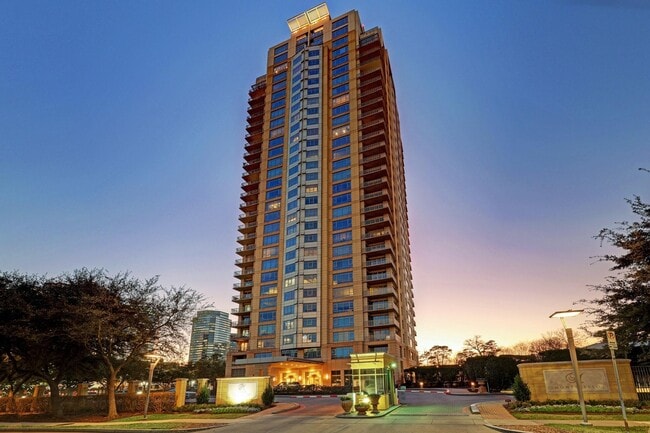 1100 Uptown Park Blvd in Houston, TX - Foto de edificio - Building Photo