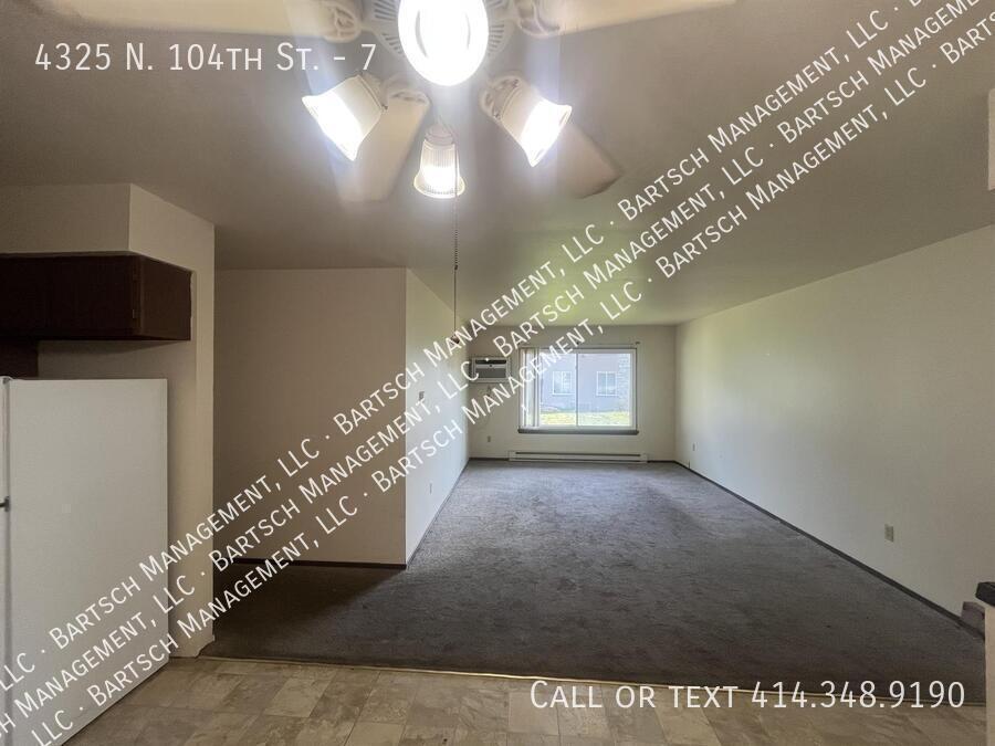4325 N 104th St in Milwaukee, WI - Building Photo