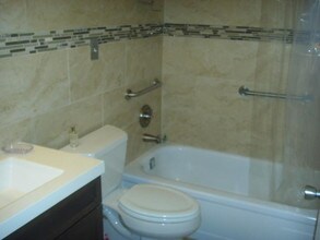 25 Abbey Ln-Unit -106 in Delray Beach, FL - Building Photo - Building Photo