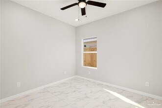 1025 N Woodson Ave in Edinburg, TX - Building Photo - Building Photo
