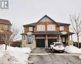 43 Sussexvale Dr in Brampton, ON - Building Photo