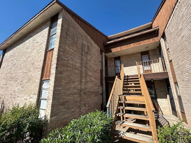 100 Hillside Rd, Unit 217 in Laredo, TX - Foto de edificio - Building Photo